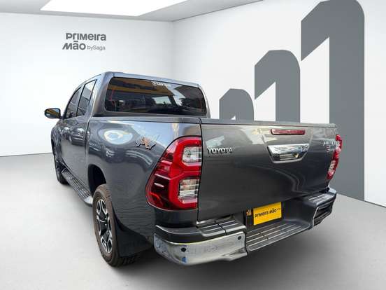 TOYOTA-HILUX-2025