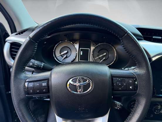TOYOTA-HILUX-2025