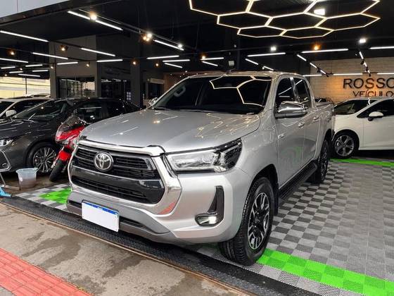TOYOTA HILUX 2.8 D-4D TURBO DIESEL CD SRV 4X4 AUTOMÁTICO