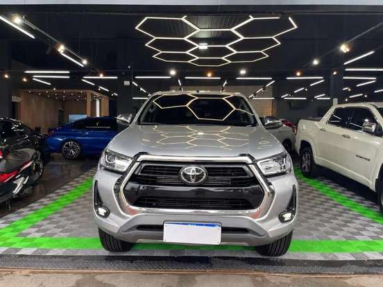 TOYOTA-HILUX-2.8 D-4D TURBO DIESEL CD SRV 4X4 AUTOMÁTICO TOYOTA-HILUX-2020