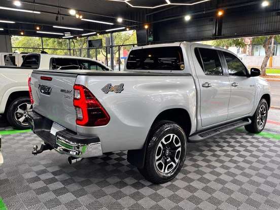 TOYOTA-HILUX-2.8 D-4D TURBO DIESEL CD SRV 4X4 AUTOMÁTICO TOYOTA-HILUX-2020