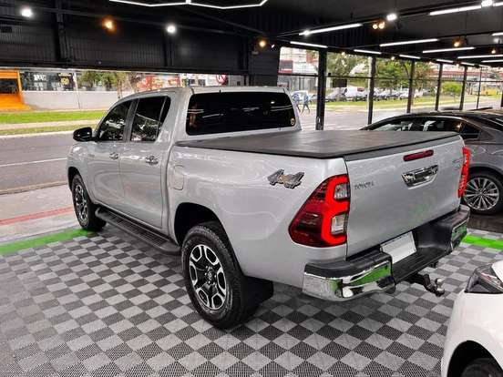TOYOTA-HILUX-2.8 D-4D TURBO DIESEL CD SRV 4X4 AUTOMÁTICO TOYOTA-HILUX-2020
