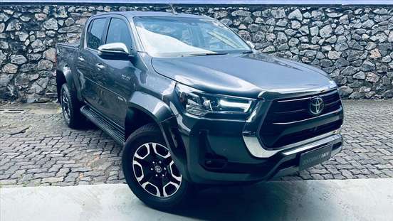 TOYOTA-HILUX-2023