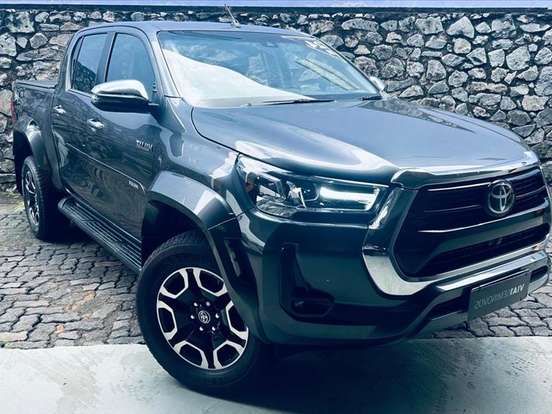 TOYOTA-HILUX-2.8 D-4D TURBO DIESEL CD SRX 4X4 AUTOMÁTICO TOYOTA-HILUX-2023