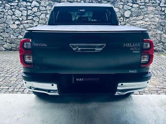 TOYOTA-HILUX-2.8 D-4D TURBO DIESEL CD SRX 4X4 AUTOMÁTICO TOYOTA-HILUX-2023