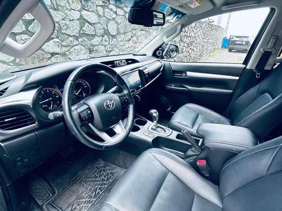 TOYOTA-HILUX-2.8 D-4D TURBO DIESEL CD SRX 4X4 AUTOMÁTICO TOYOTA-HILUX-2023