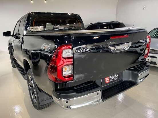 TOYOTA-HILUX-2021