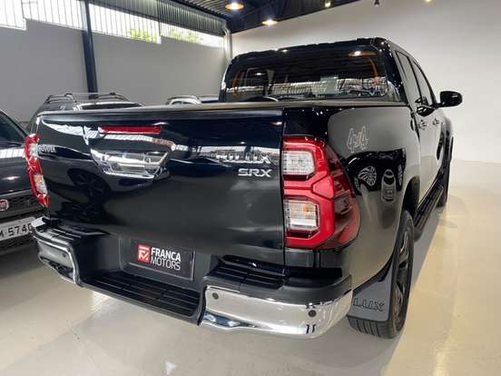 TOYOTA-HILUX-2021