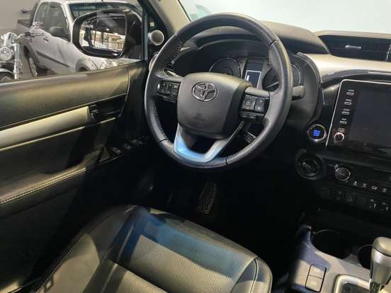 TOYOTA-HILUX-2.8 D-4D TURBO DIESEL CD SRX 4X4 AUTOMÁTICO TOYOTA-HILUX-2021