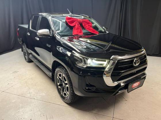 TOYOTA HILUX 2.8 D-4D TURBO DIESEL CD SRX 4X4 AUTOMÁTICO