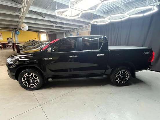 TOYOTA-HILUX-2.8 D-4D TURBO DIESEL CD SRX 4X4 AUTOMÁTICO TOYOTA-HILUX-2021