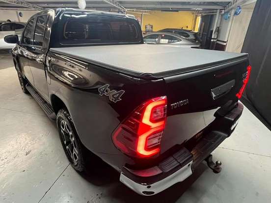 TOYOTA-HILUX-2.8 D-4D TURBO DIESEL CD SRX 4X4 AUTOMÁTICO TOYOTA-HILUX-2021