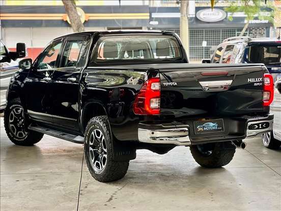 TOYOTA-HILUX-2023