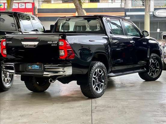 TOYOTA-HILUX-2023