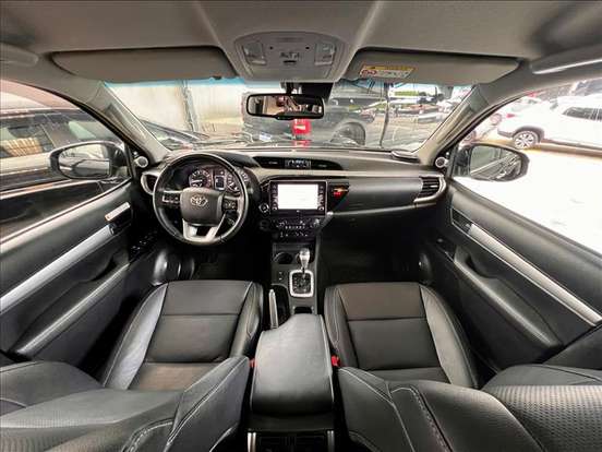 TOYOTA-HILUX-2.8 D-4D TURBO DIESEL CD SRX 4X4 AUTOMÁTICO TOYOTA-HILUX-2023
