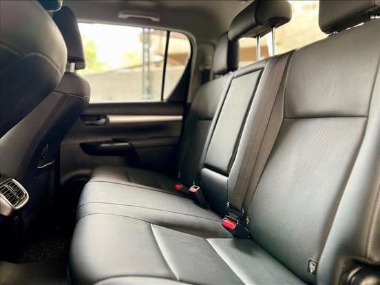 TOYOTA-HILUX-2.8 D-4D TURBO DIESEL CD SRX 4X4 AUTOMÁTICO TOYOTA-HILUX-2023