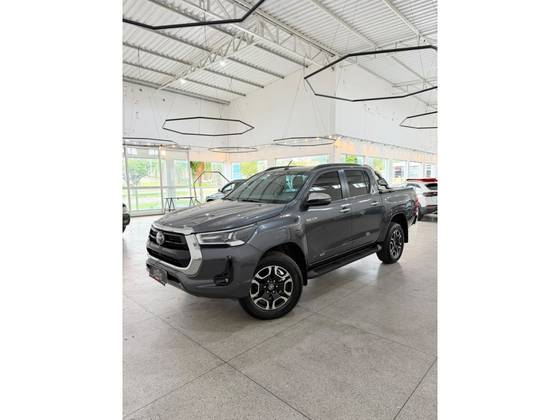 TOYOTA HILUX 2.8 D-4D TURBO DIESEL CD SRX 4X4 AUTOMÁTICO