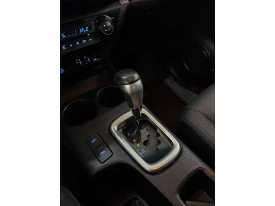 TOYOTA-HILUX-2.8 D-4D TURBO DIESEL CD SRX 4X4 AUTOMÁTICO TOYOTA-HILUX-2023