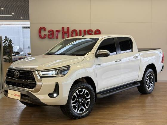 TOYOTA HILUX 2.8 D-4D TURBO DIESEL CD SRX 4X4 AUTOMÁTICO