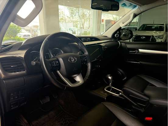 TOYOTA-HILUX-2024