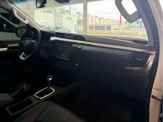 TOYOTA-HILUX-2024