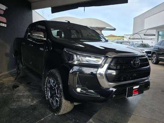 TOYOTA-HILUX-2.8 D-4D TURBO DIESEL CD SRX 4X4 AUTOMÁTICO TOYOTA-HILUX-2022