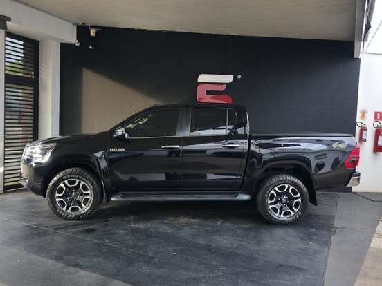 TOYOTA-HILUX-2.8 D-4D TURBO DIESEL CD SRX 4X4 AUTOMÁTICO TOYOTA-HILUX-2022