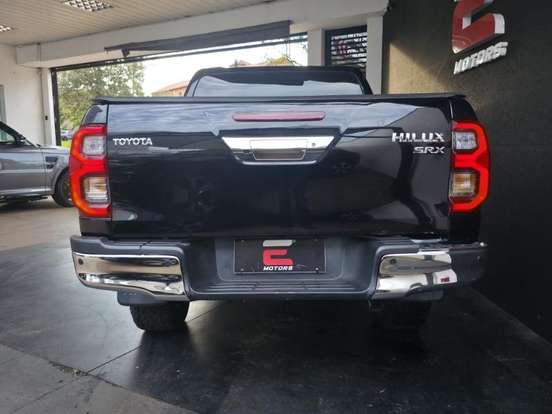 TOYOTA-HILUX-2.8 D-4D TURBO DIESEL CD SRX 4X4 AUTOMÁTICO TOYOTA-HILUX-2022