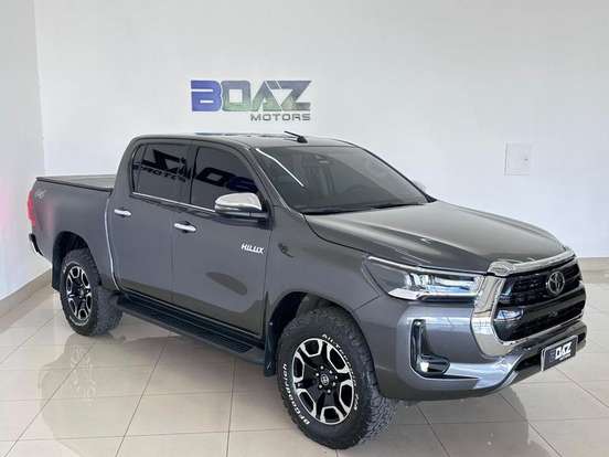 TOYOTA-HILUX-2.8 D-4D TURBO DIESEL CD SRX 4X4 AUTOMÁTICO TOYOTA-HILUX-2023