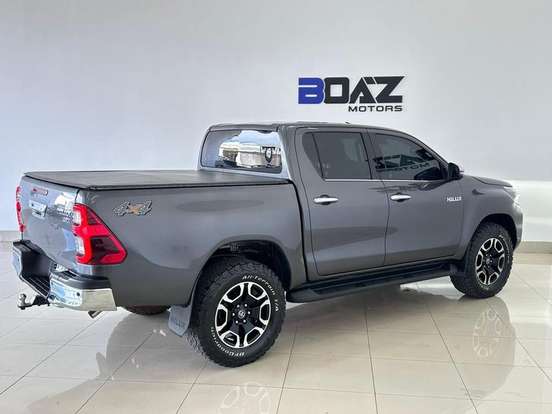 TOYOTA-HILUX-2023