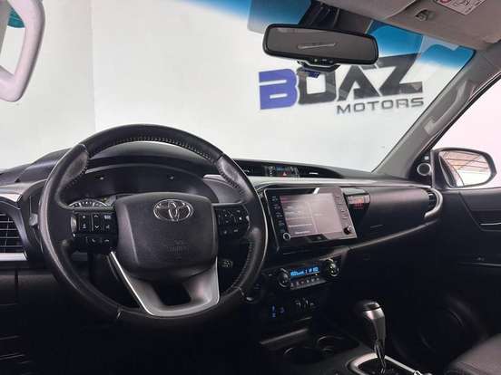 TOYOTA-HILUX-2023