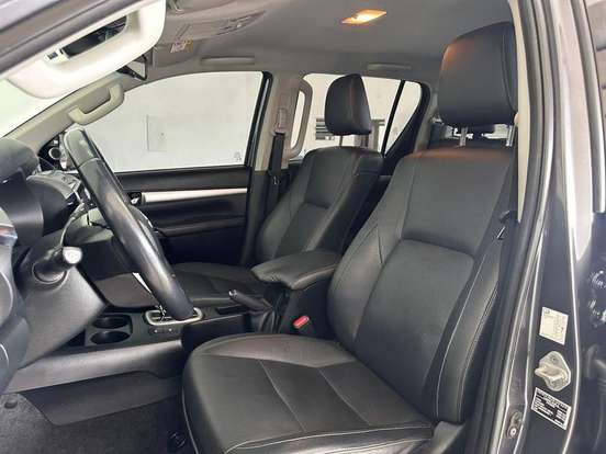TOYOTA-HILUX-2023