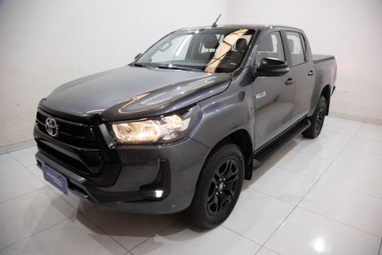 TOYOTA-HILUX-2.8 D-4D TURBO DIESEL CD SRX 4X4 AUTOMÁTICO TOYOTA-HILUX-2023