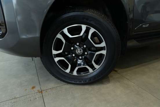 TOYOTA-HILUX-2025
