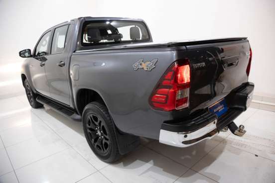 TOYOTA-HILUX-2023