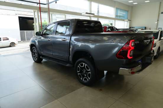 TOYOTA-HILUX-2.8 D-4D TURBO DIESEL CD SRX 4X4 AUTOMÁTICO TOYOTA-HILUX-2025