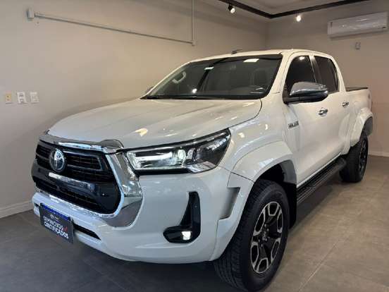 TOYOTA-HILUX-2023