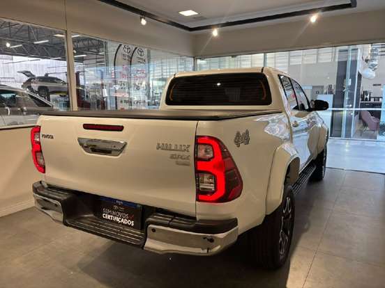 TOYOTA-HILUX-2.8 D-4D TURBO DIESEL CD SRX PLUS 4X4 AUTOMÁTICO TOYOTA-HILUX-2023