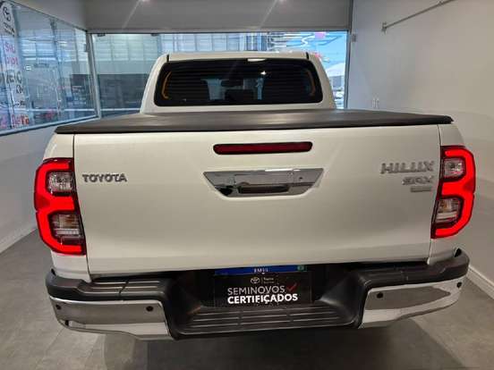TOYOTA-HILUX-2.8 D-4D TURBO DIESEL CD SRX PLUS 4X4 AUTOMÁTICO TOYOTA-HILUX-2023