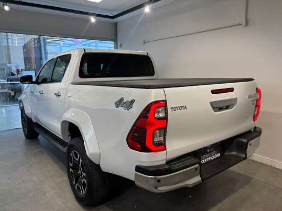 TOYOTA-HILUX-2023