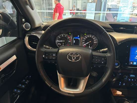 TOYOTA-HILUX-2.8 D-4D TURBO DIESEL CD SRX PLUS 4X4 AUTOMÁTICO TOYOTA-HILUX-2023