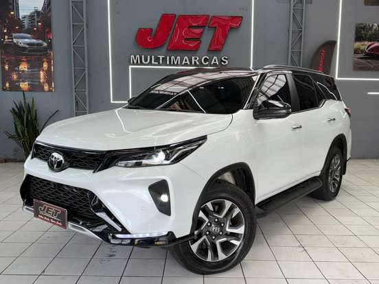 TOYOTA-HILUX-2025