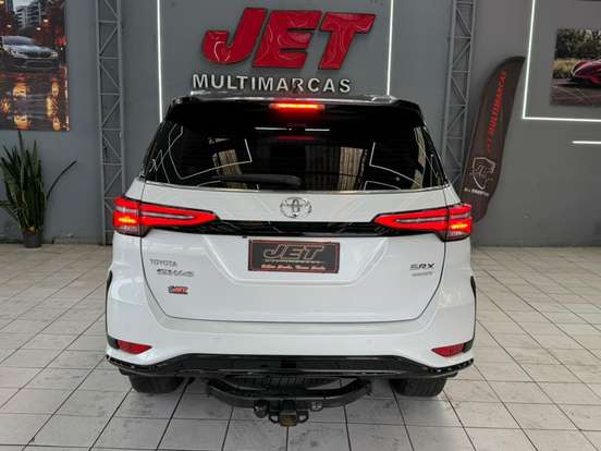TOYOTA-HILUX-2025