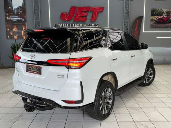 TOYOTA-HILUX-2025