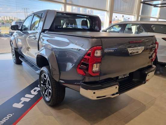 TOYOTA-HILUX-2.8 D-4D TURBO DIESEL CD SRX PLUS 4X4 AUTOMÁTICO TOYOTA-HILUX-2026