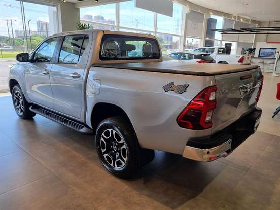 TOYOTA-HILUX-2.8 D-4D TURBO DIESEL CD SRX PLUS 4X4 AUTOMÁTICO TOYOTA-HILUX-2026