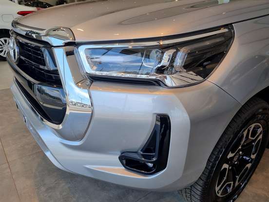 TOYOTA-HILUX-2026