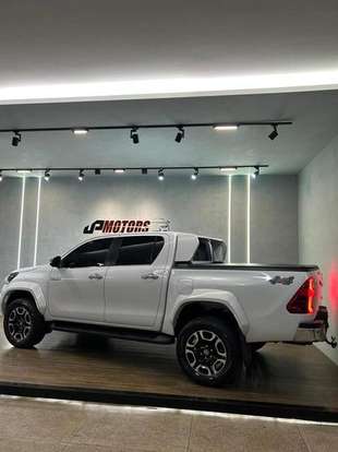 TOYOTA-HILUX-2025