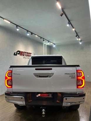 TOYOTA-HILUX-2025