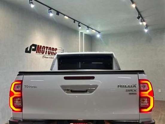 TOYOTA-HILUX-2.8 D-4D TURBO DIESEL CD SRX PLUS 4X4 AUTOMÁTICO TOYOTA-HILUX-2025